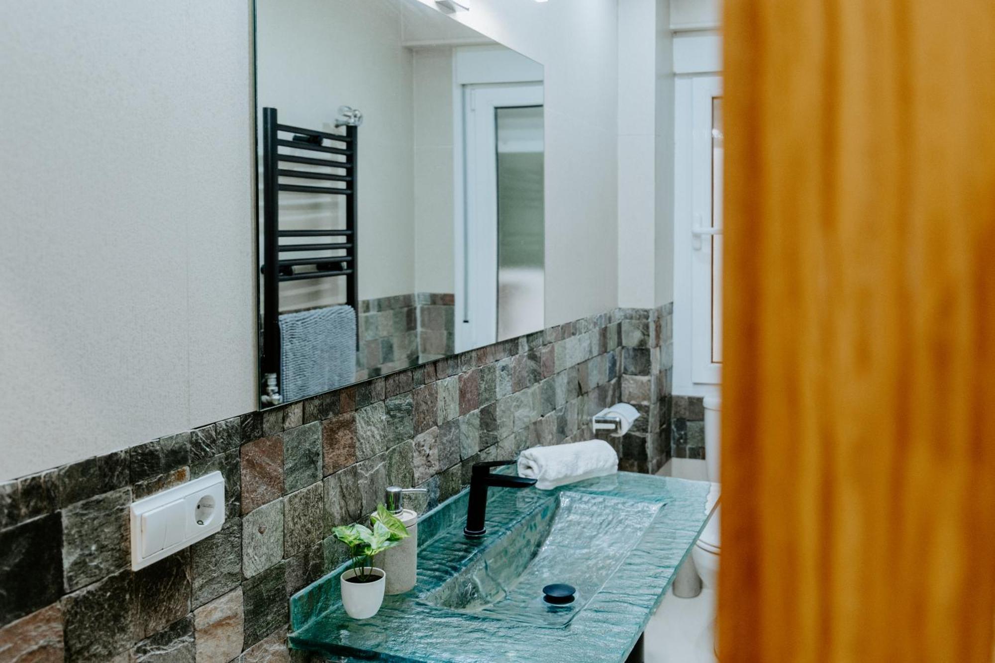 Apartment Colon 28 *